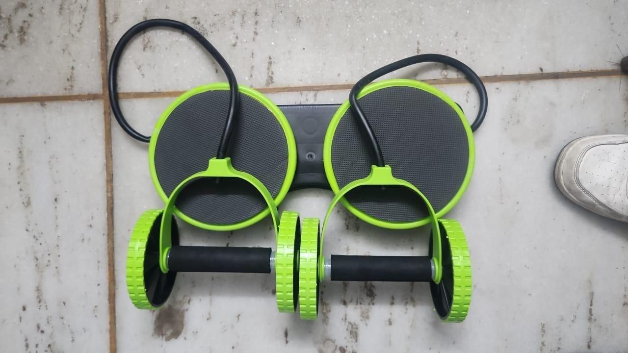 Wheel Roller for Core Workouts – Abdominal Roller Wheel with Knee Pad